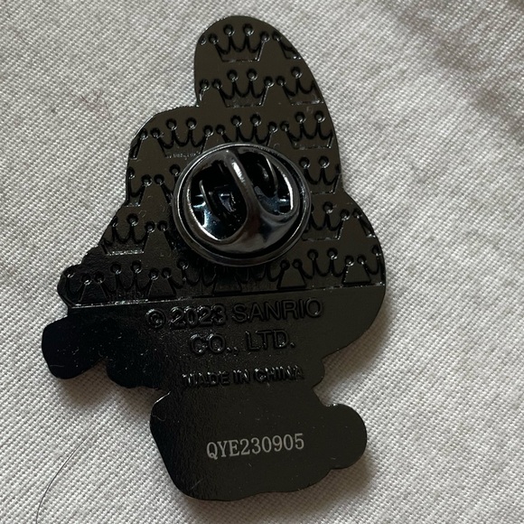 Sanrio Sakura Loungefly pin My Melody - Picture 2 of 2